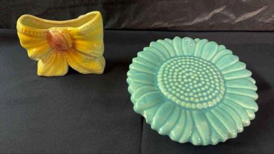 Shawnee 4” Bow Wall Pocket * Shawnee 6.25” Sunflower Wall Pocket With Chip *
