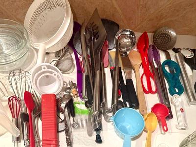 Kitchen utensil mystery lot see all photos
