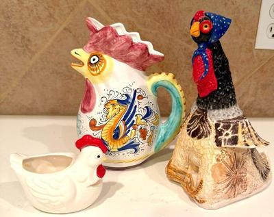 Collectible rooster pitcher pottery