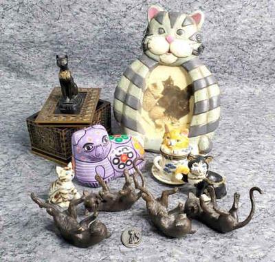 Cat lover s figures, trinket boxes