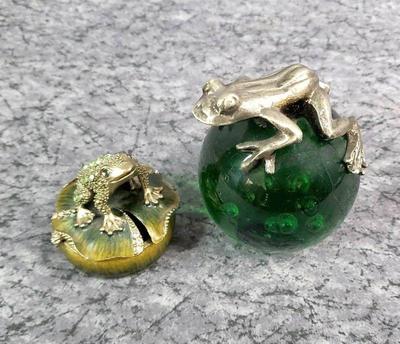 Frog art glass paperweight and trinket box