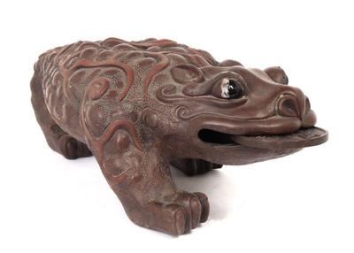 Lot 401 large chinese money toad wporcelain coin