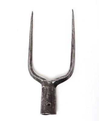 Lot 16 spanish colonial war fork 18th c.