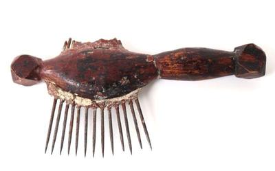 Lot 475 african tribal wood comb