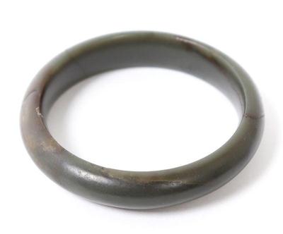 Lot 115 antique chinese dark green jade bangle 46 grams