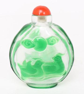 Lot 260 vibrant green chinese peking snuff bottle