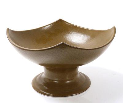 Sale Photo Thumbnail #275: Lot 281 chinese olive green fruit bowl