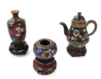 Lot 254 chinese cloisonne set teapot, sugar bowl & vase