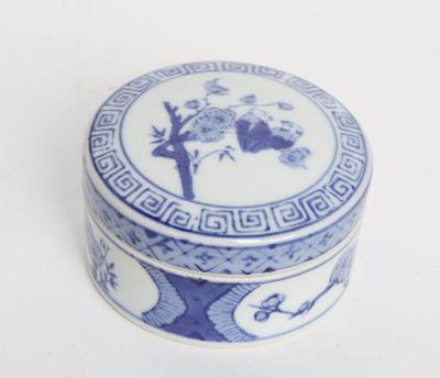 Lot 361 chinese blue white porcelain lidded box