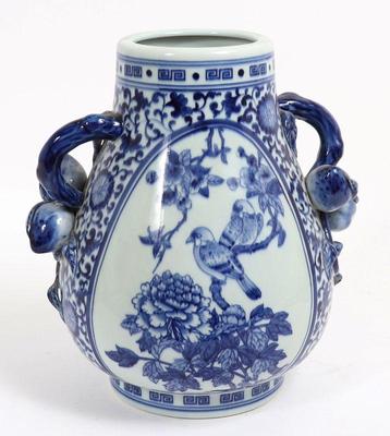 Lot 394 blue white chinese porcelain vase