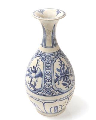 Lot 425 lovely vietnamese style pear shaped vase