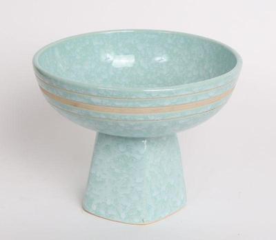 Lot 509 raised decorative porcelain bowl