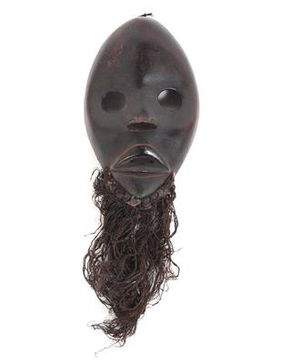 Lot 461 old dan bearded racing mask 20th c.
