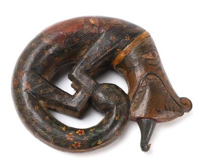 Lot 132 indian dragon shaped powder flask 20th c.