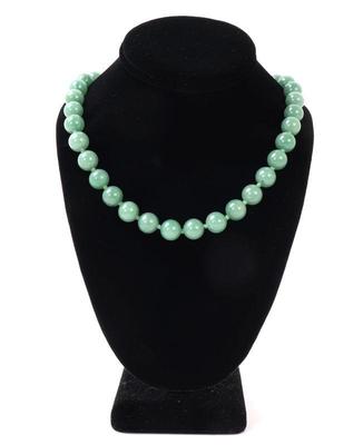 Lot 182 lovely chinese jade bead necklace