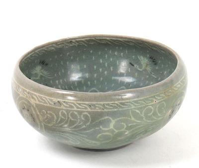 Lot 5 gorgeous early korean celadon crackle glazed bowl cranes