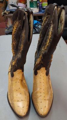 Custom cowboy boots size 10d