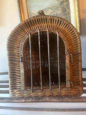 Pigeon basket
