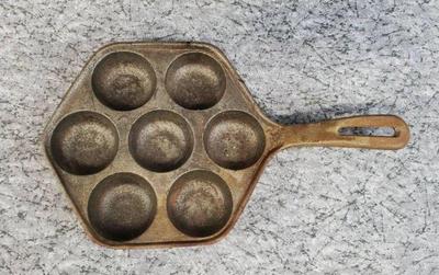 Vintage cast iron danish aebleskiver puff pancake) pan