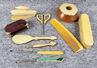 Mid century vanity dressing accessories bakelit, celluloid