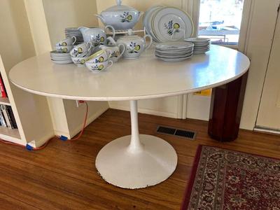 Eero Saarinen for Knoll Tulip Table