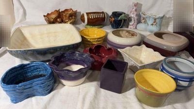 Ceramic flower pots