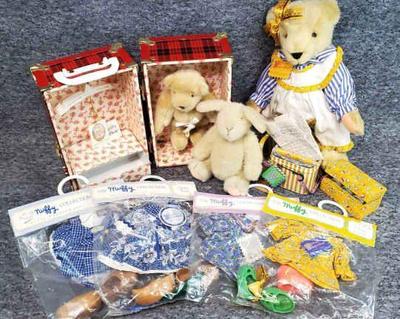 Muffy vanderbear sewing session