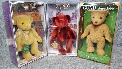 Boxed gund 2000 2001 christmas, 2002 gundy bears