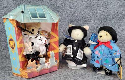 Muffy vanderbear artistes at work and pierrot clown