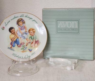 AVON Collectible Plate - Love Makes All Things Grow 1991 Mother's Day Plate