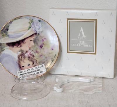 Vintage AVON Collectible Plate - Tender Moments 1997 Mother's Day Plate