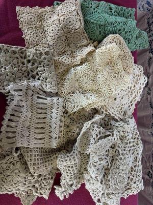 Mystery lot of doilies