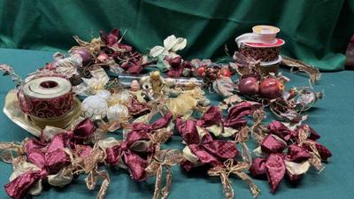 Elegant christmas tree decorations