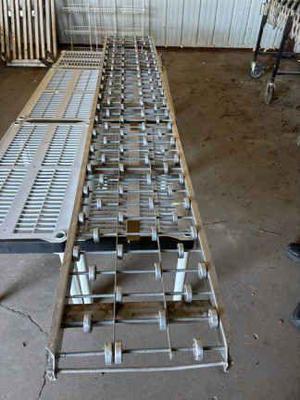 Portable galvanized steel gravity conveyor