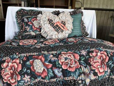 Full size blackwoods interior bedspread pillows and more
