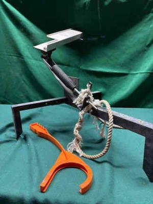 Clay pigeon skeet throwers
