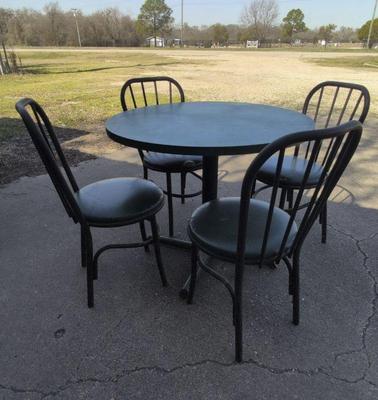 Metal table chairs