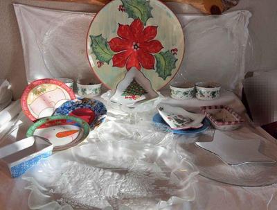 Miscellaneous christmas serving dishes