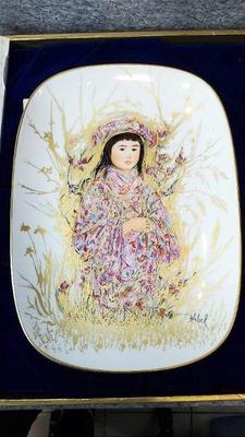 Arte ovale takara gilded hand painted edna hibel art collector s plate