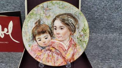 Royal doulton edna hibel art collector s plate sayuri & child