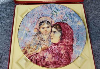 Royal doulton edna hibel art collector s plate lucia & child