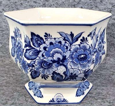 Delft blue cream vase or flower pot