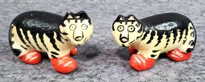 Kliban style cat salt pepper shakers