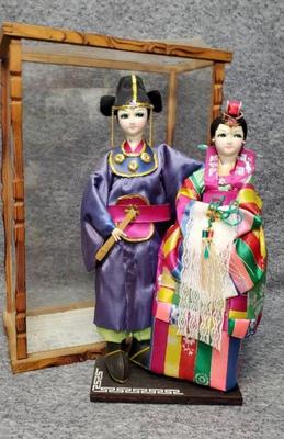 Korean bride and groom dolls in case