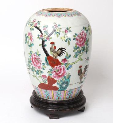 Lot 305 chinese famille rose medallion vase early republic period