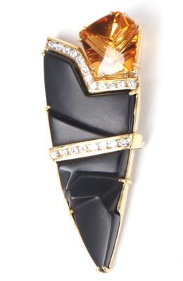 Lot 113 vintage onyx style brooch