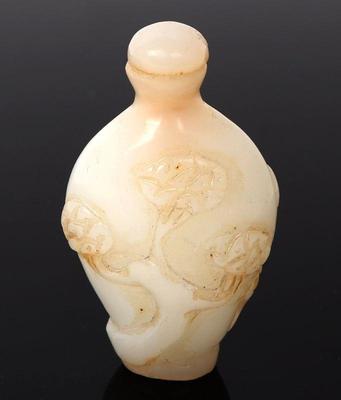 Lot 228 chinese white peking glass snuff bottle