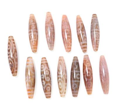 Lot 122 wonderful group of 12 agate tibetan dzi beads