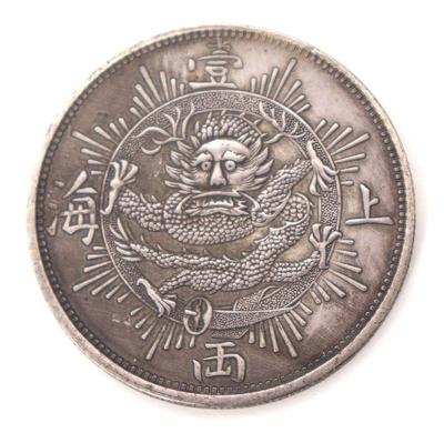 Lot 239 chinese early style yuan coin