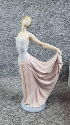 Lladro #5050 Dancer with Original Box